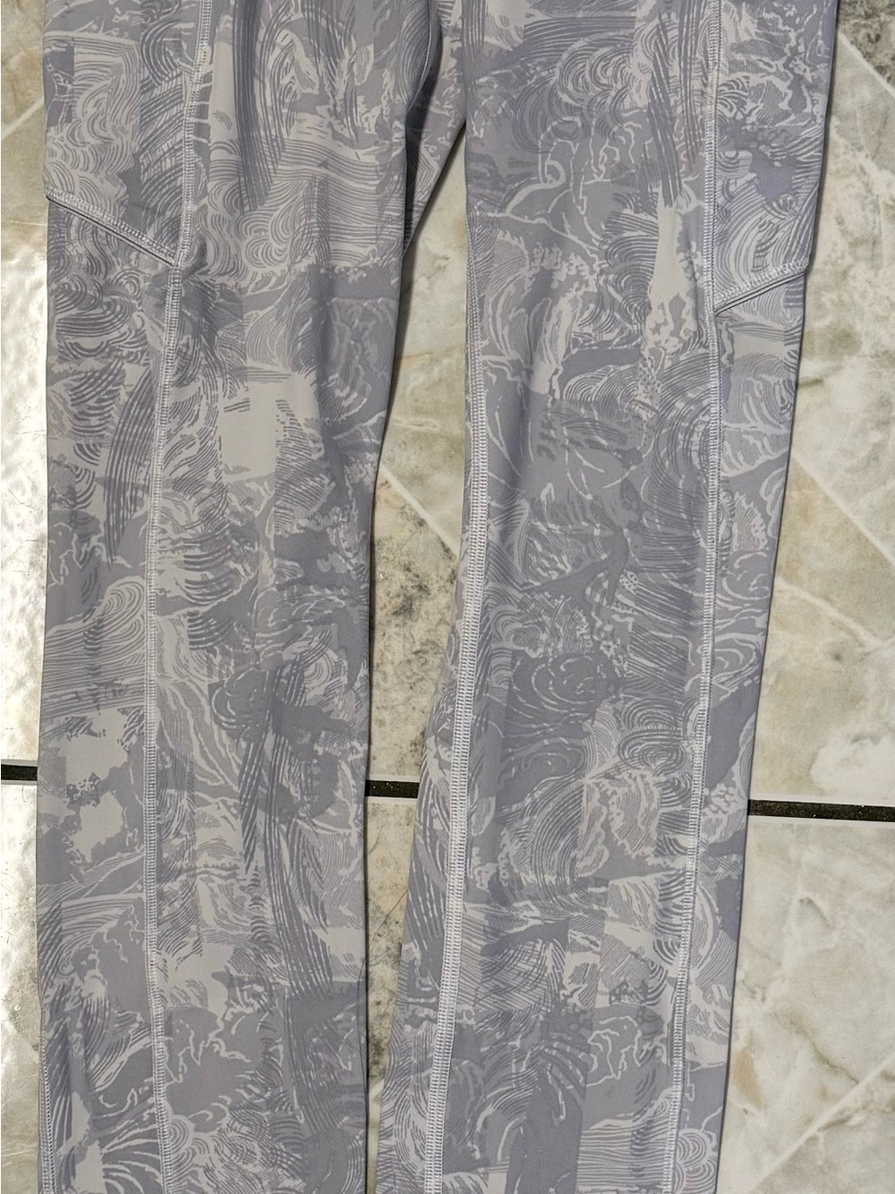 lululemon athletica Gray Patterned Leggings Size 2